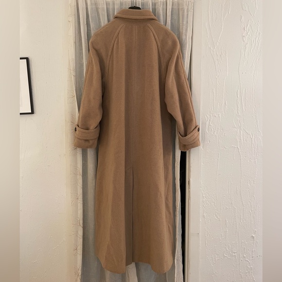 Vintage Hilary Radley Alpaca and wool coat, tan, wood buttons, pink lining 60s - Picture 6 of 8